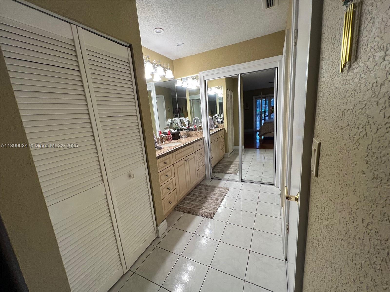 MIAMI LAKES-LAKE GLENN EL - Residential