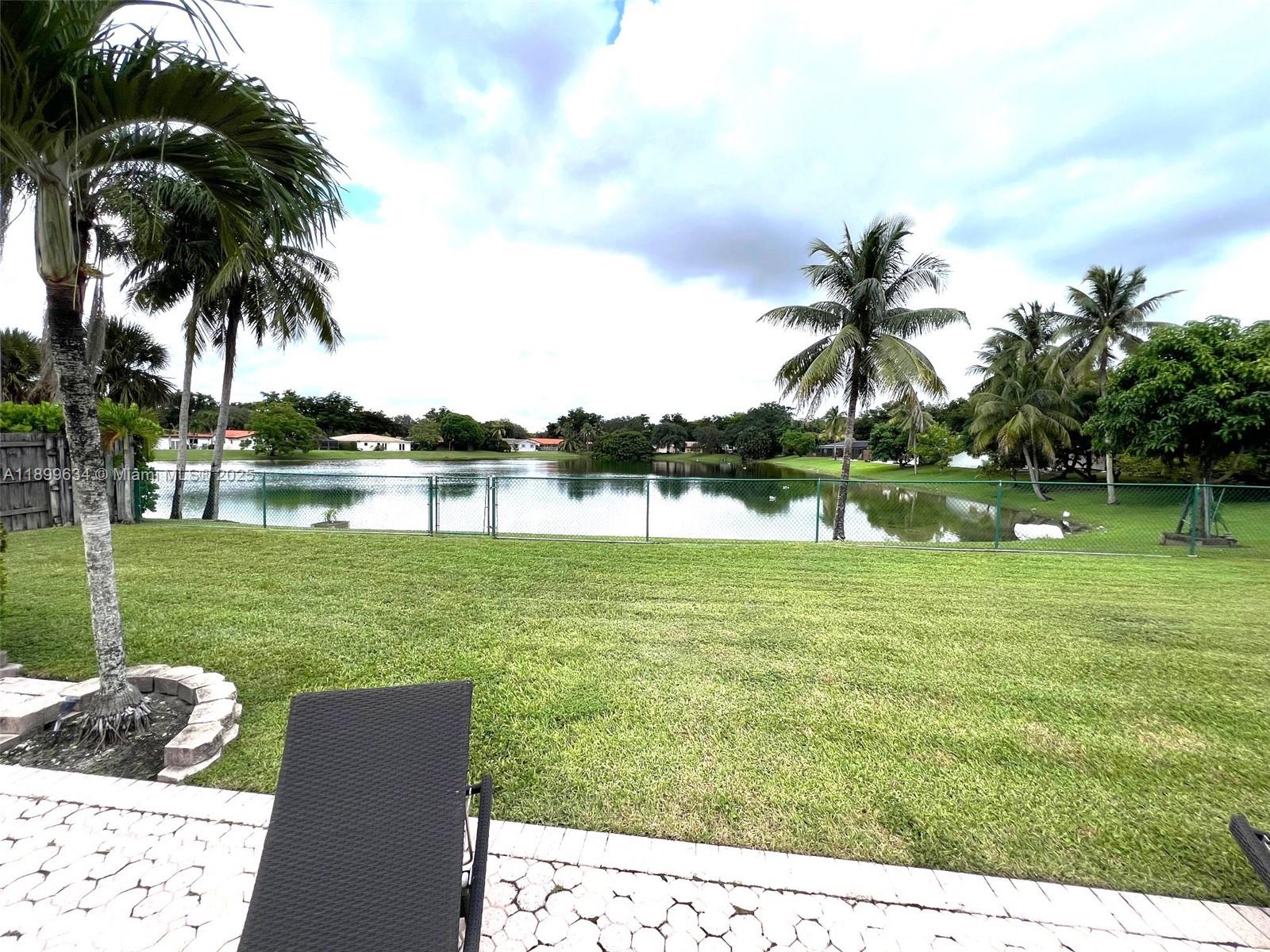 MIAMI LAKES-LAKE GLENN EL - Residential