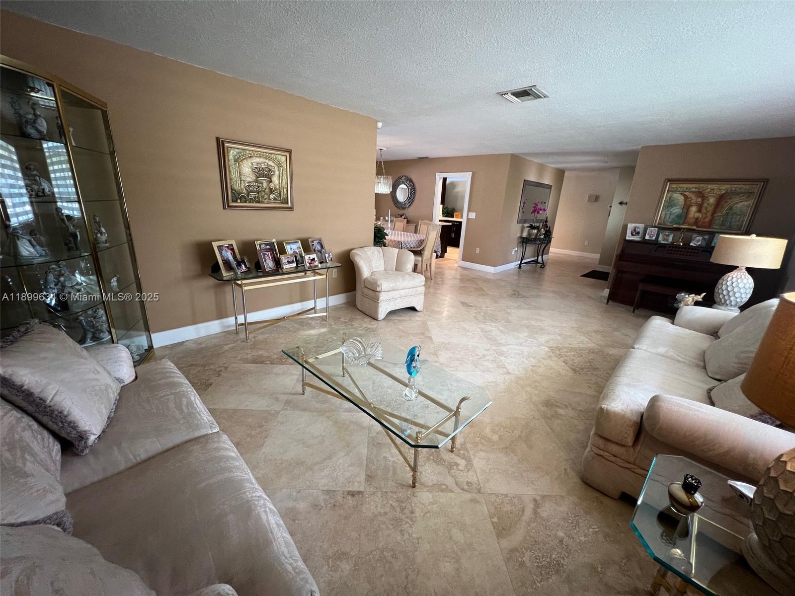 MIAMI LAKES-LAKE GLENN EL - Residential