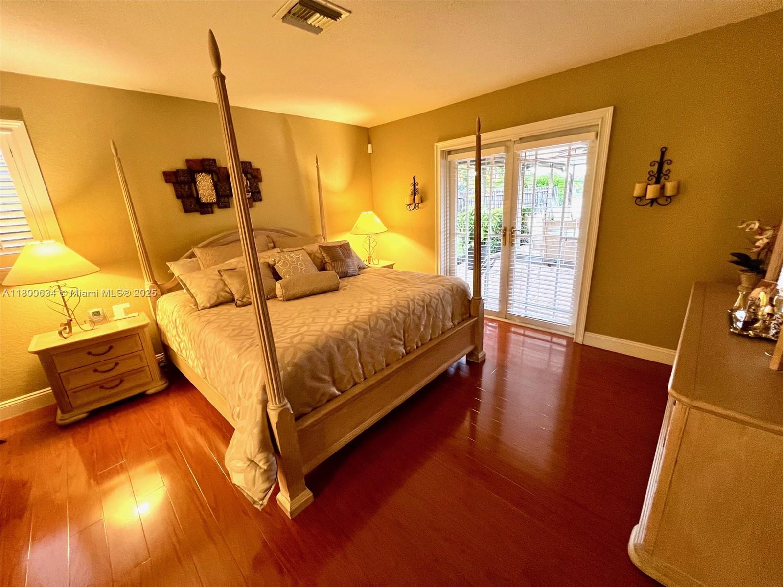 MIAMI LAKES-LAKE GLENN EL - Residential