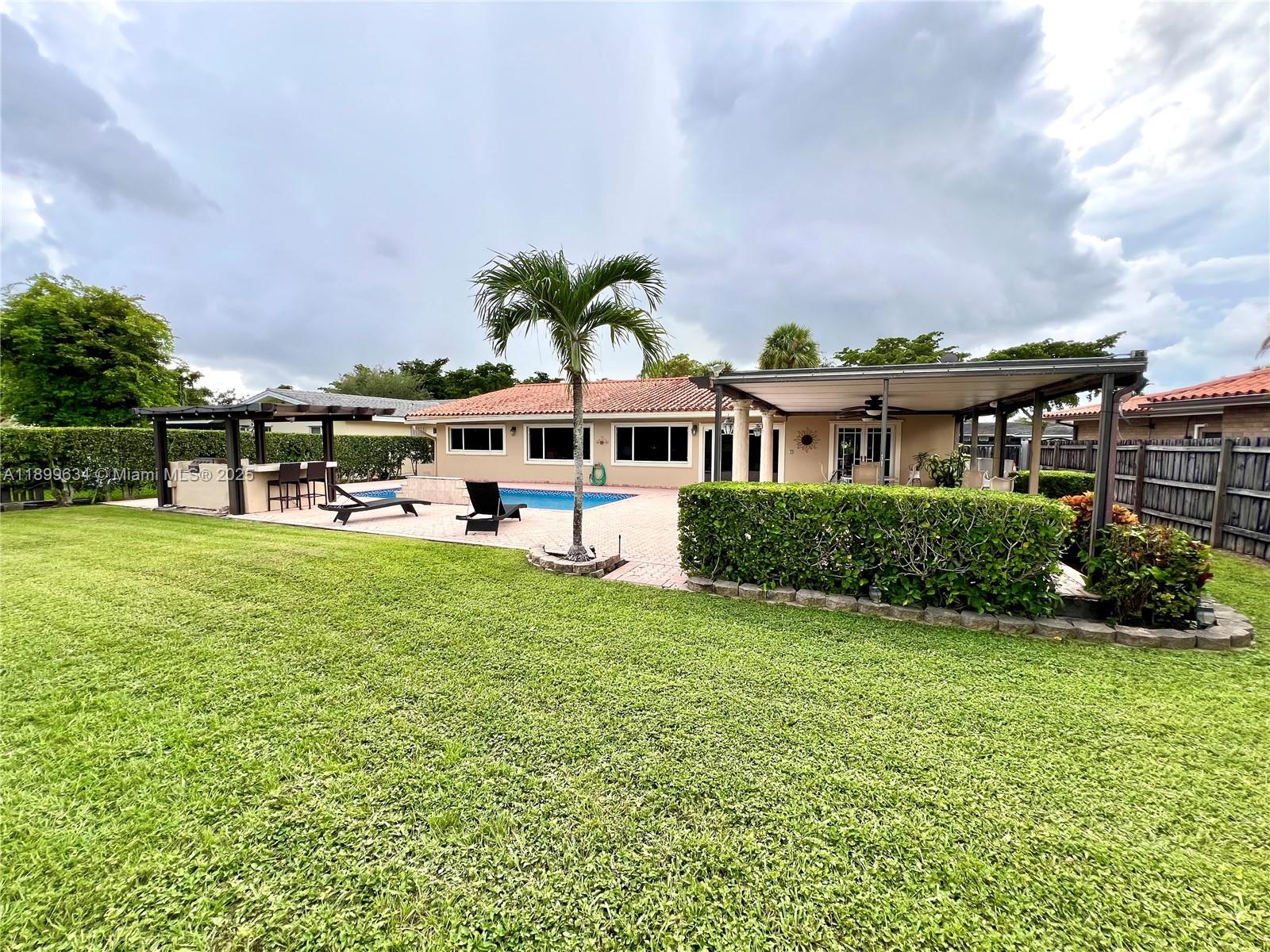 MIAMI LAKES-LAKE GLENN EL - Residential