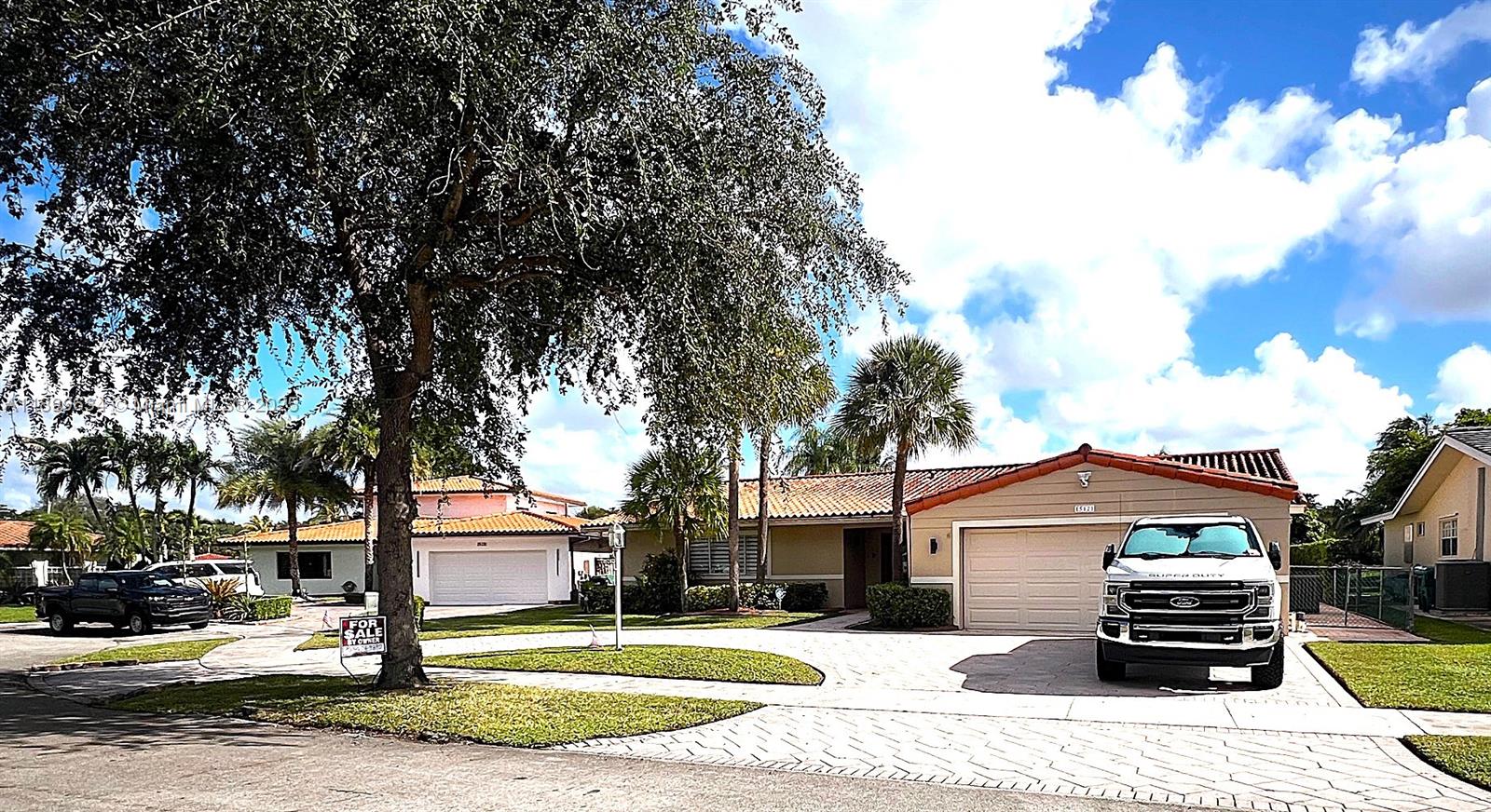 MIAMI LAKES-LAKE GLENN EL - Residential