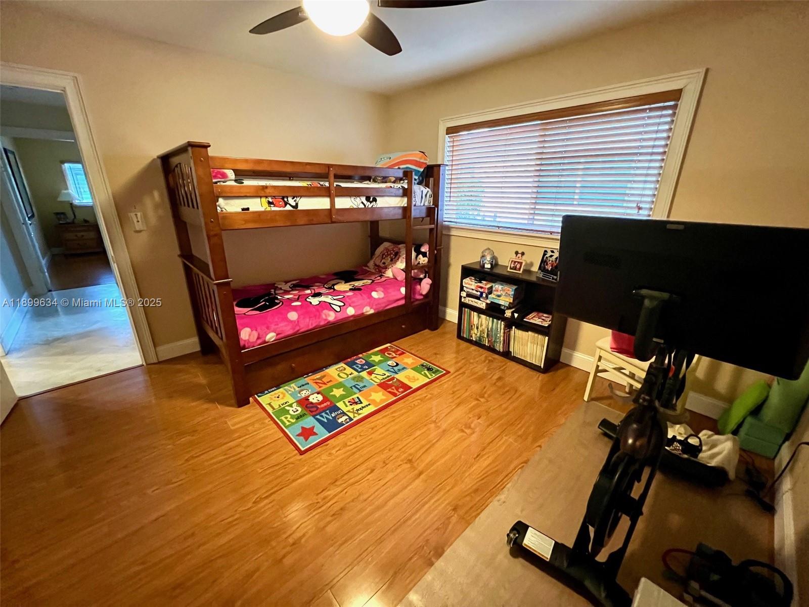 MIAMI LAKES-LAKE GLENN EL - Residential