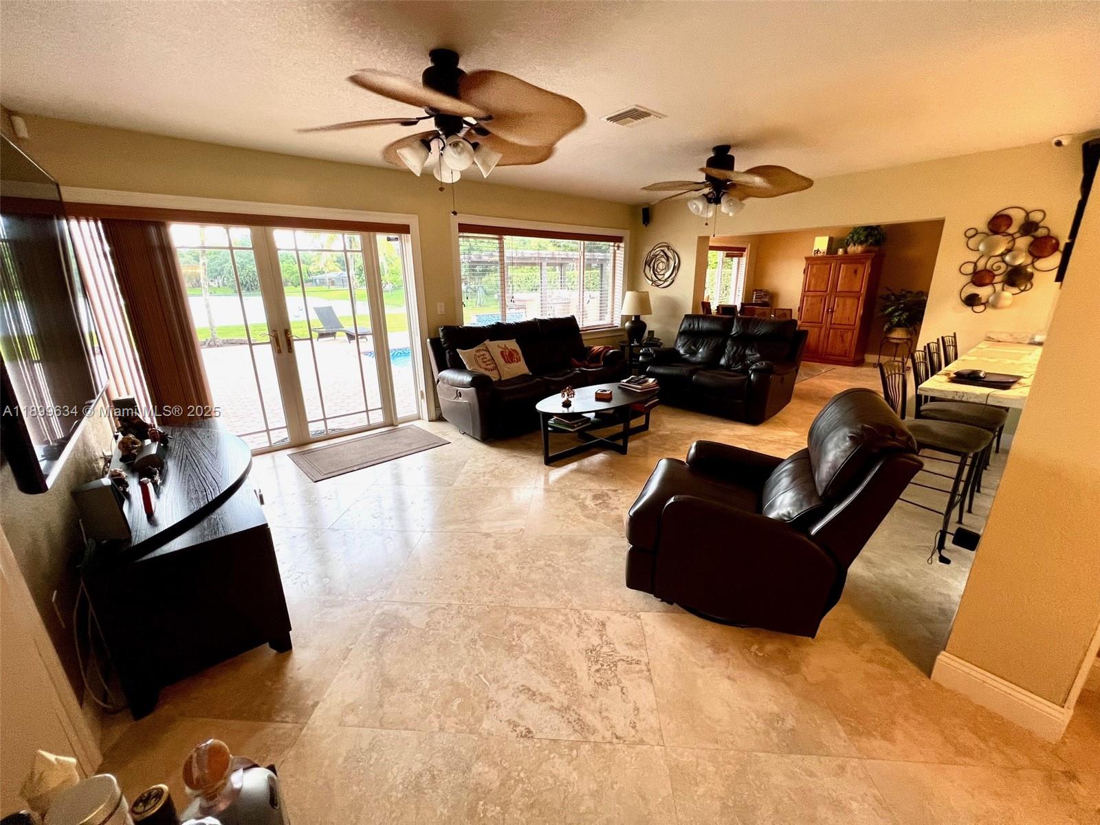 MIAMI LAKES-LAKE GLENN EL - Residential