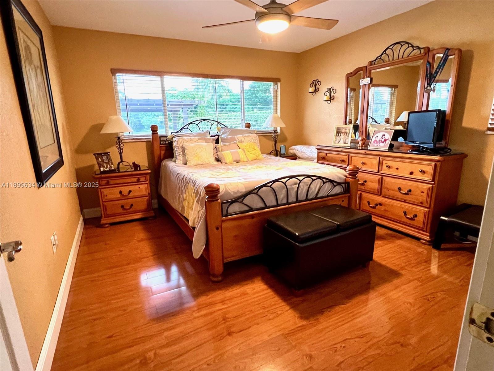 MIAMI LAKES-LAKE GLENN EL - Residential