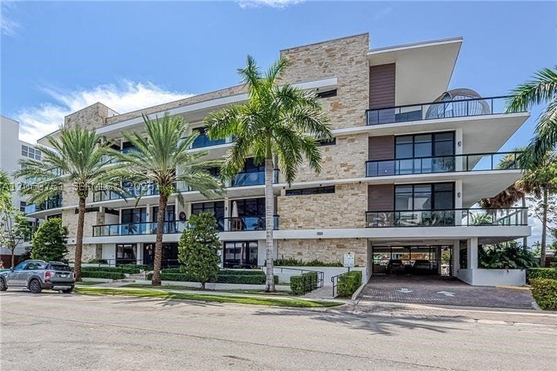 Photo of 161 Isle Of Venice Dr #202, Fort Lauderdale, FL 33301 (MLS # A12069761)