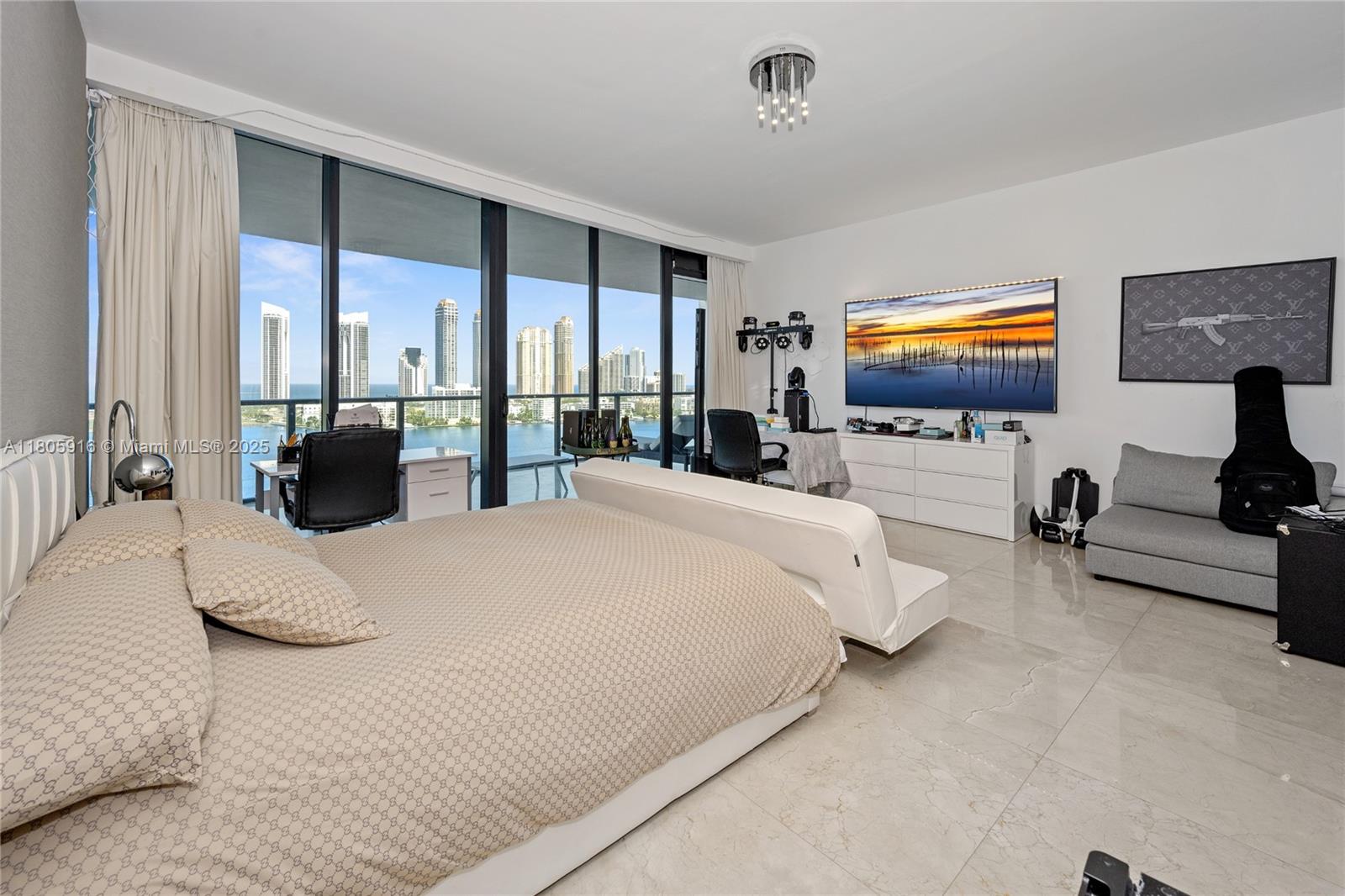 PRIVE CONDO - Residential