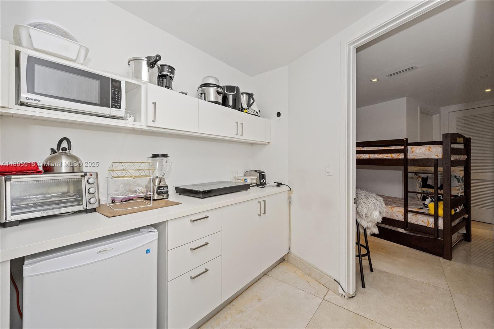 PRIVE CONDO - Residential