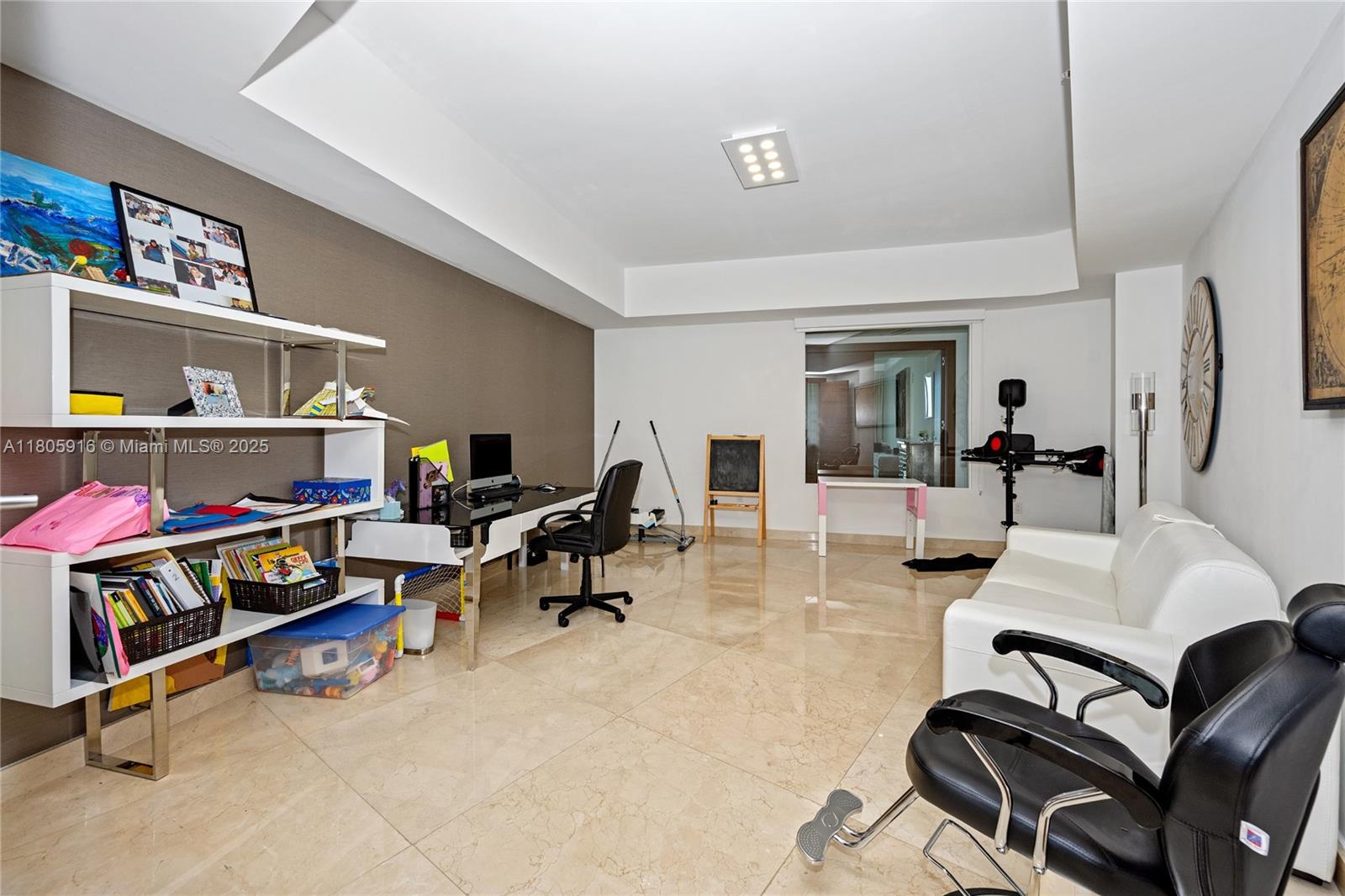 PRIVE CONDO - Residential