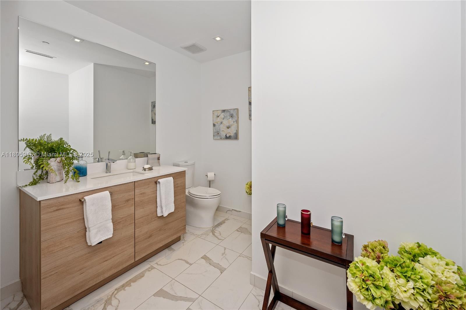 PRIVE CONDO - Residential