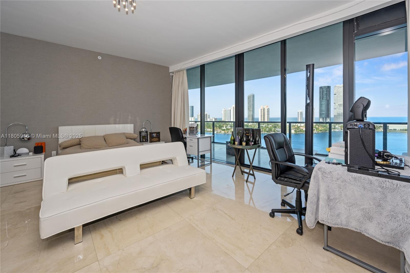 PRIVE CONDO - Residential