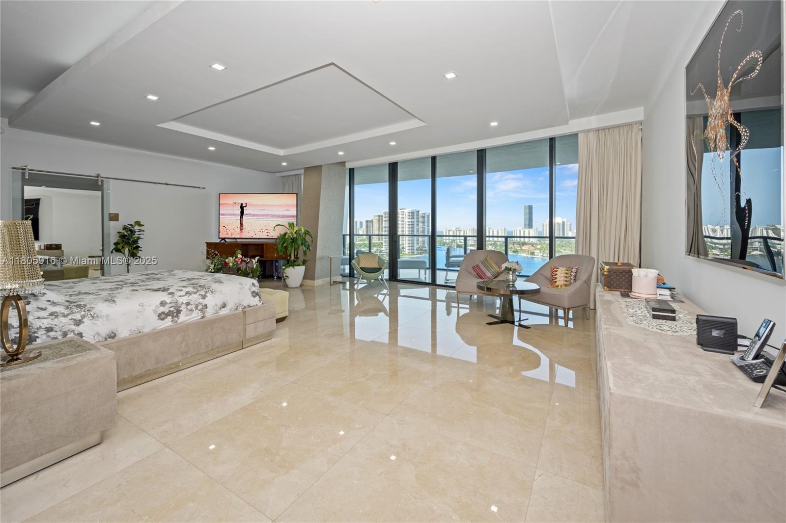 PRIVE CONDO - Residential