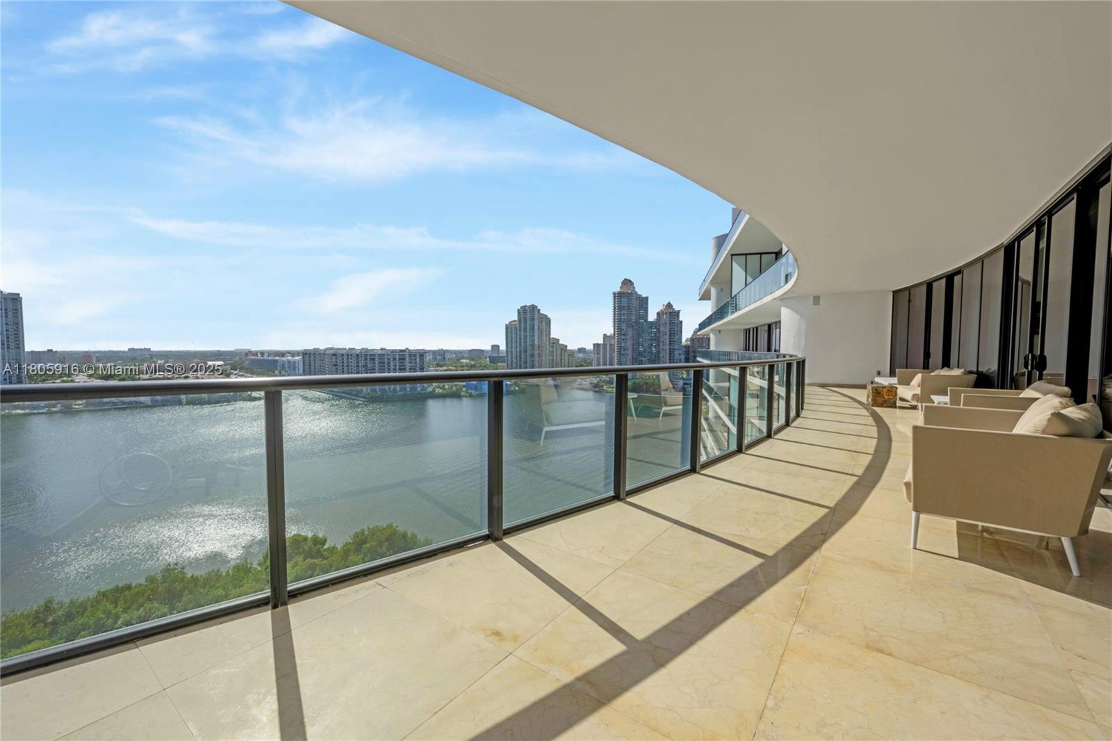 PRIVE CONDO - Residential