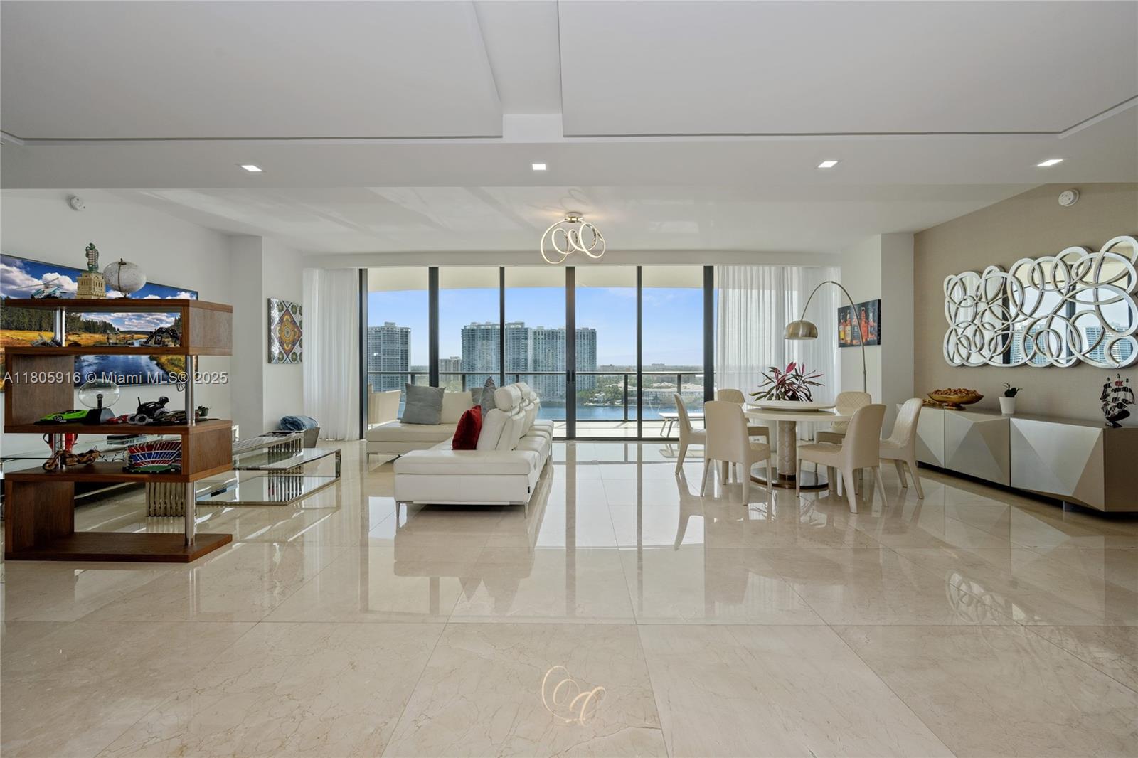 PRIVE CONDO - Residential