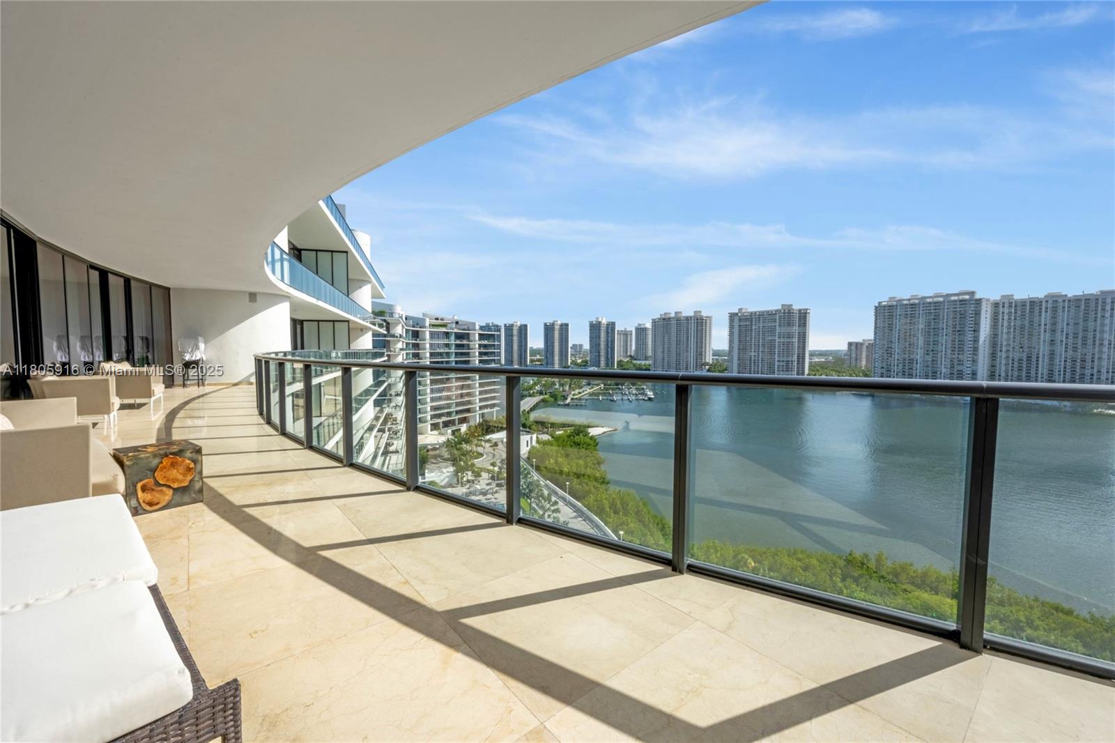 PRIVE CONDO - Residential