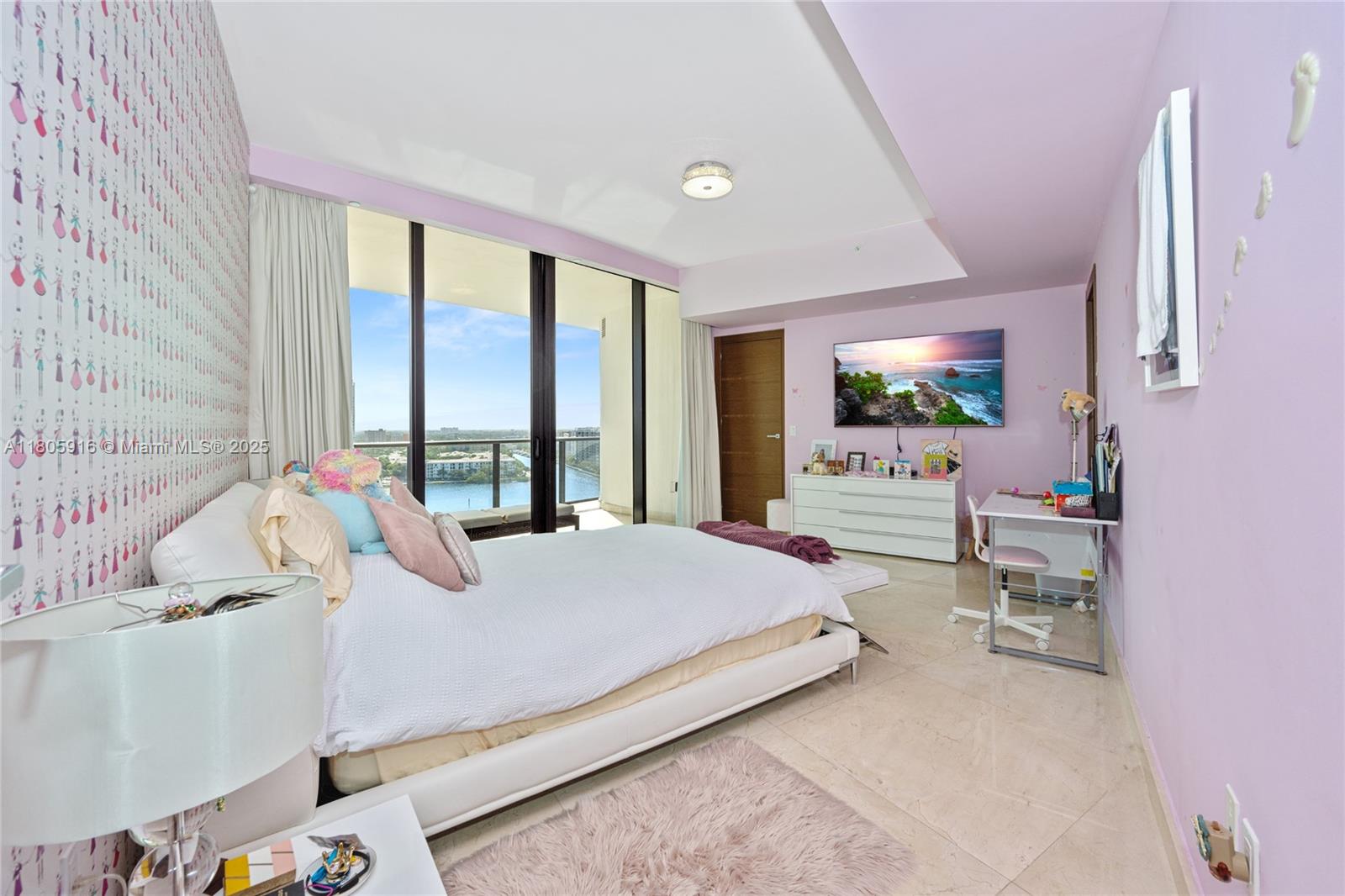 PRIVE CONDO - Residential
