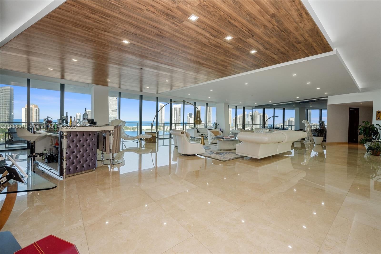 PRIVE CONDO - Residential
