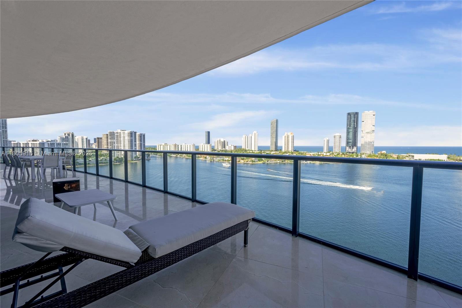 PRIVE CONDO - Residential