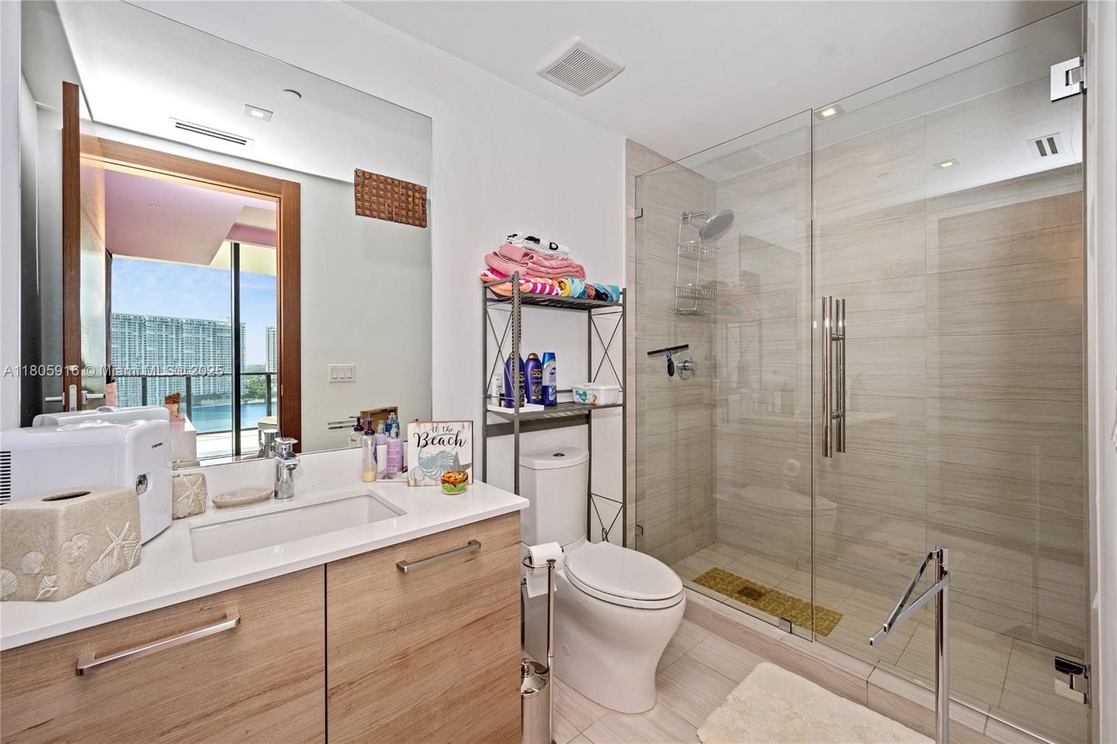 PRIVE CONDO - Residential