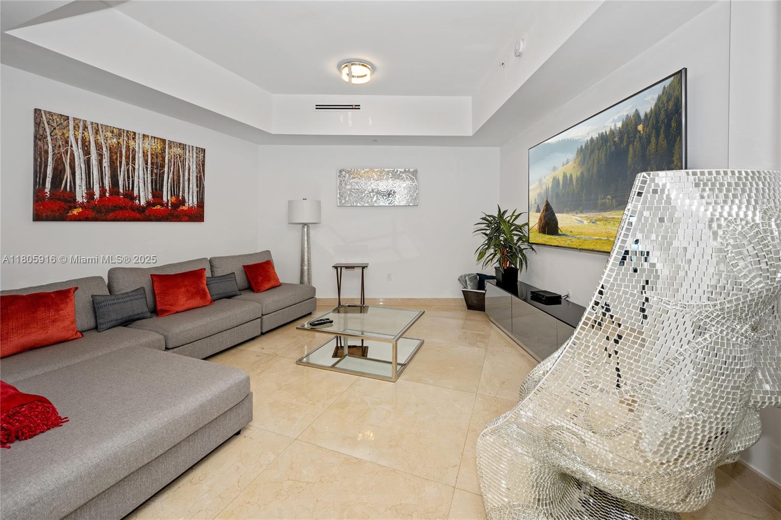 PRIVE CONDO - Residential