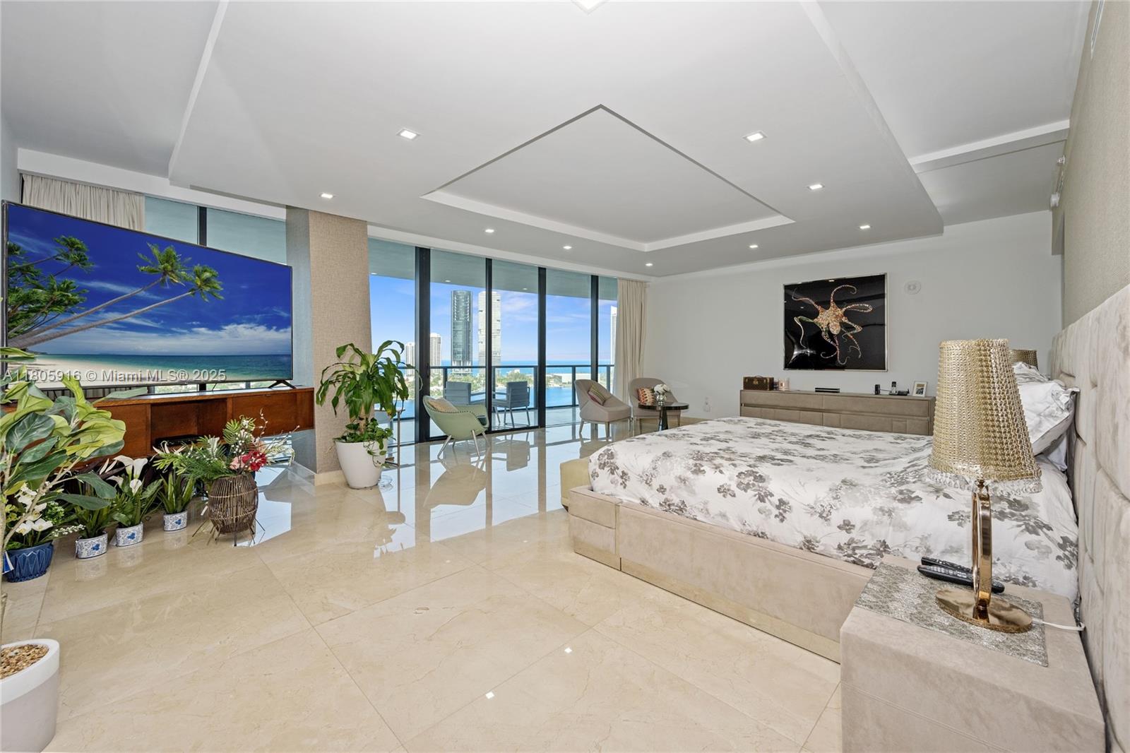 PRIVE CONDO - Residential