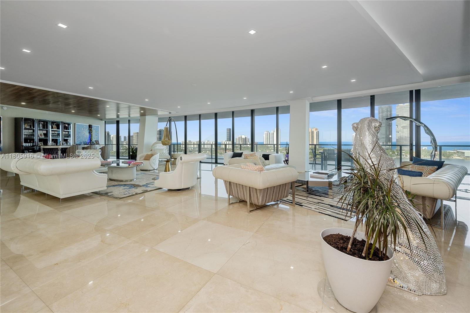 PRIVE CONDO - Residential