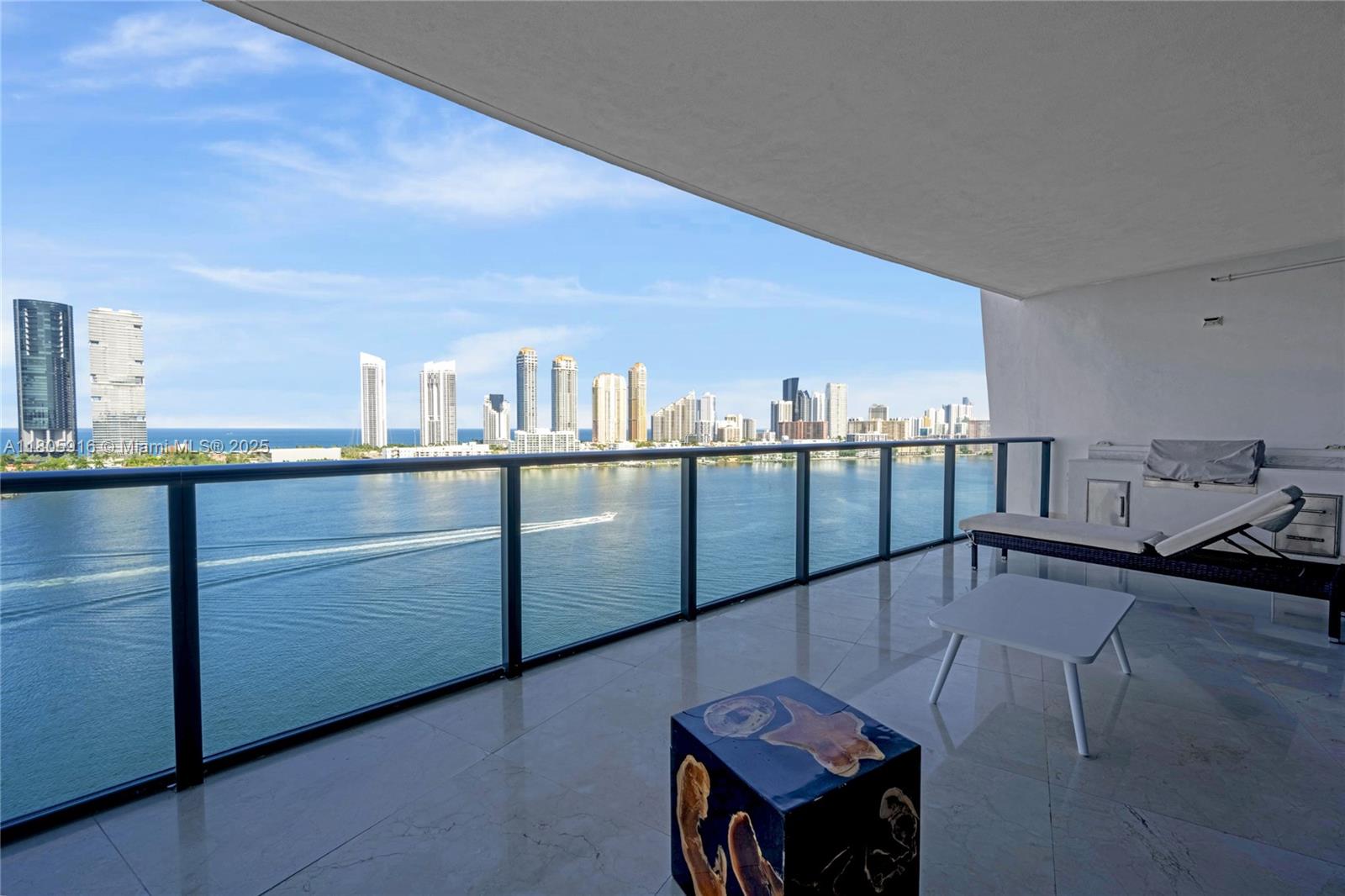 PRIVE CONDO - Residential