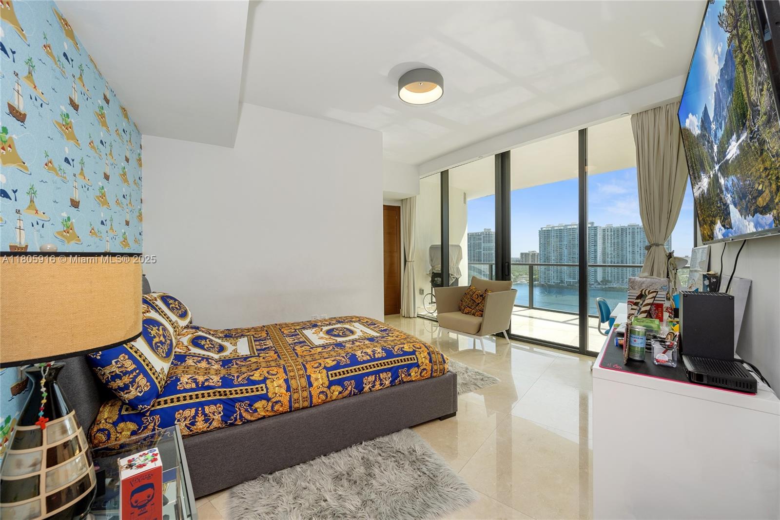 PRIVE CONDO - Residential