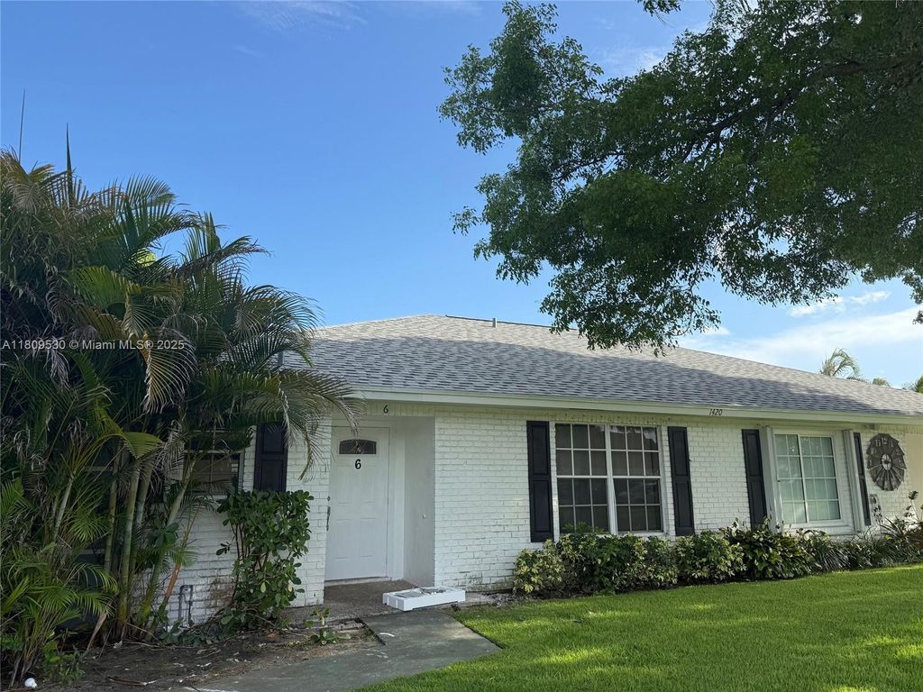 Photo of 1420 SW 28th Ave #6, Boynton Beach, FL 33426 (MLS # A11809530)