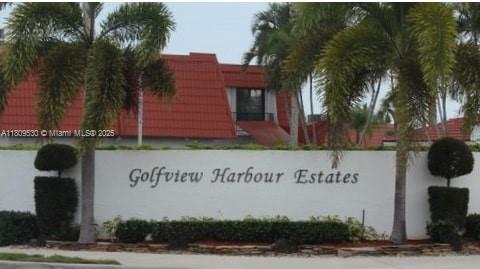 In the heart of Boynton Beach, this beautifully maintained 2-bedroom, 2 bath villa offers the perfect blend of comfort, convenience, and community. Minutes to Boynton Beach Mall and all the local retail. Located in the desirable Golfview Harbor Estates neighborhood, this spacious residence features an open-concept layout with an enclosed, private fenced patio on a canal - ideal for entertaining or relaxing outdoors.