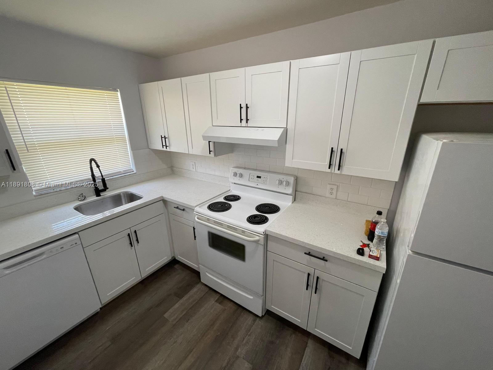 1 BED 1 BATH unit in a gated community. Ready to move in! Freshly painted, hook ups inside unit, assigned parking space, tile and wood floors. Located near the main highways. 1st Month & 2 Security Deposits. Tenant pays for electricity & water. Easy to show. RENTER INSURANCE REQUIRED. As per association minimum credit score required is 630.