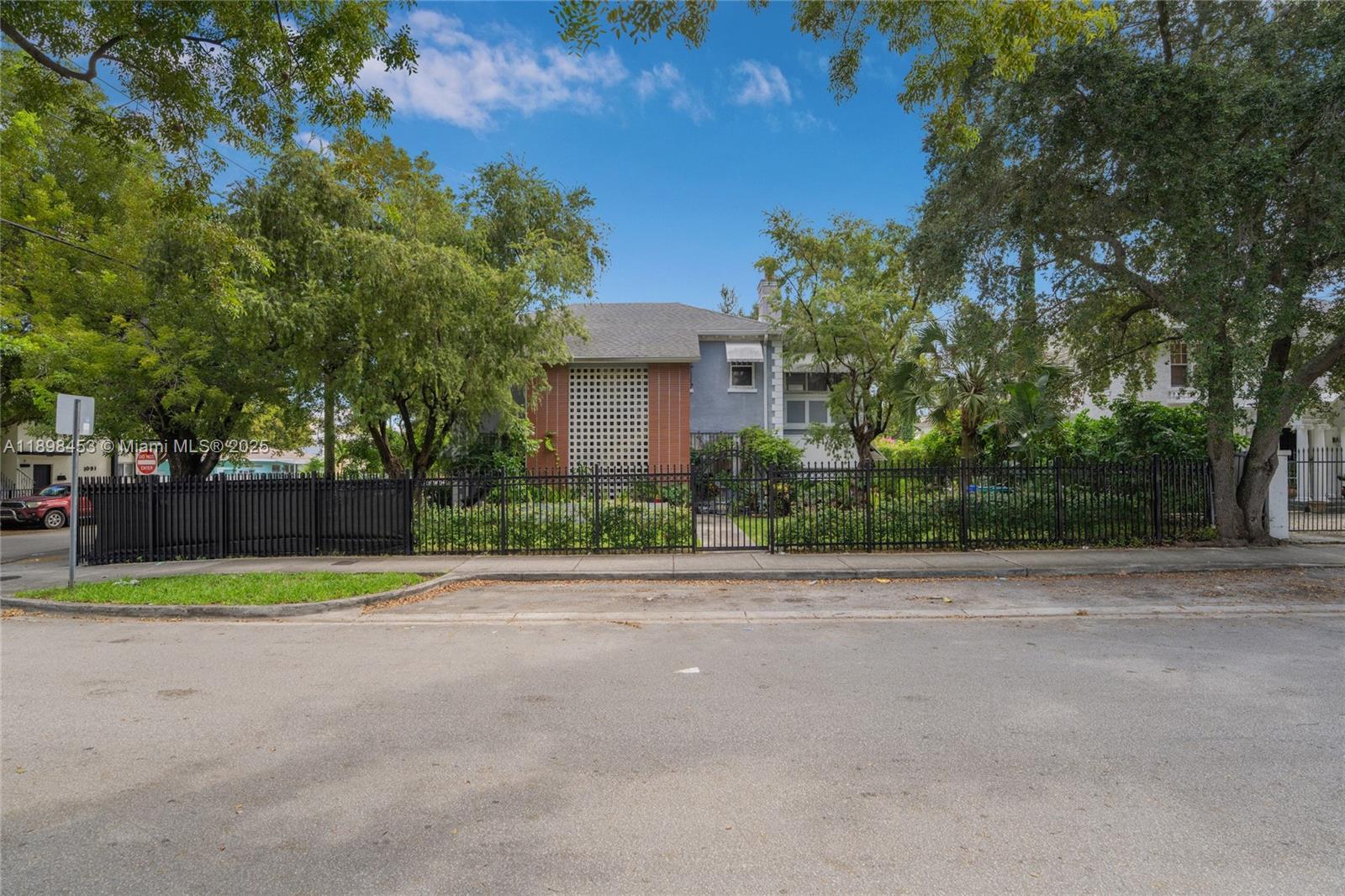 LAWRENCE ESTATE LAND CO - Residential