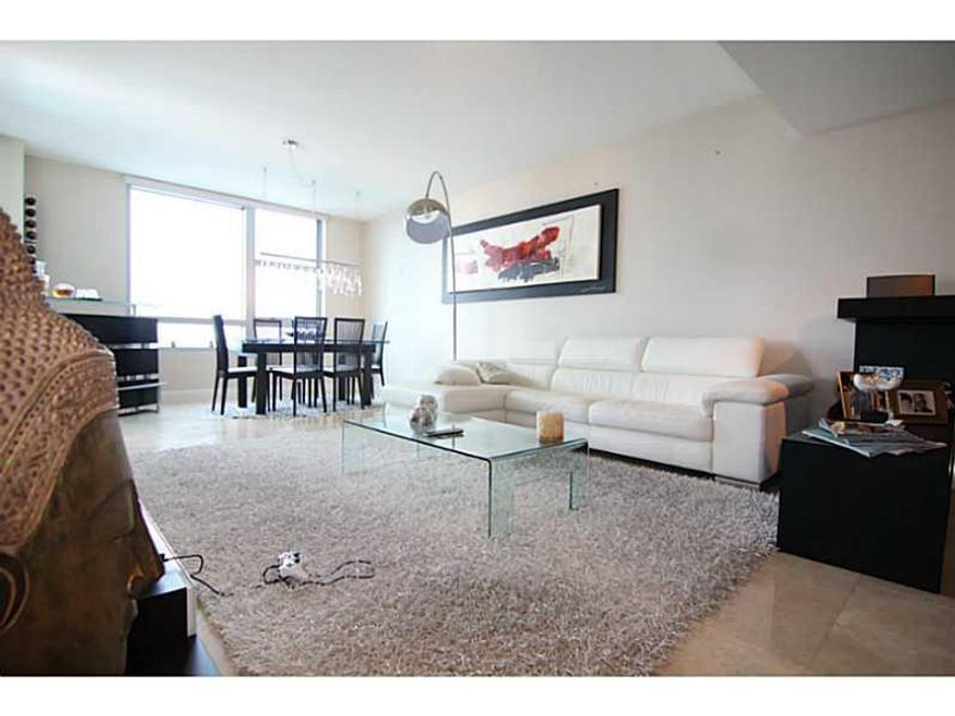 RARE OPPORTUNITY IN RESTORT STYLE RESIDENCE TAO FEATURING 3BEDS 3BATH ON 21ST FLOOR. AMAZING VIEWS TO THE EVERGLADES. UNIT KEPT IN EXCELLENT CONDITIONS WITH SPLIT FLOOR PLAN, MARBLE FLOORS, STAINLESS STEEL APPLIANCES, UPGRADED FIXTURES, AND TWO BALCONIES.  UNIT INCLUDES 2 ASSIGNED PARKING SPACES + STORAGE. BUIDLING AMENTIES INCLUDE LAGOON-STYLE POOL, MEDIATION GARDEN, SANDY BEACH AREA, GYM, TENNIS COURT, PICNIC AREA, BUSINESS CENTER, AND EVENT ROOM. CLOSE TO FINE DINNING, SHOPPING, AND MAJOR HIGHWAYS.