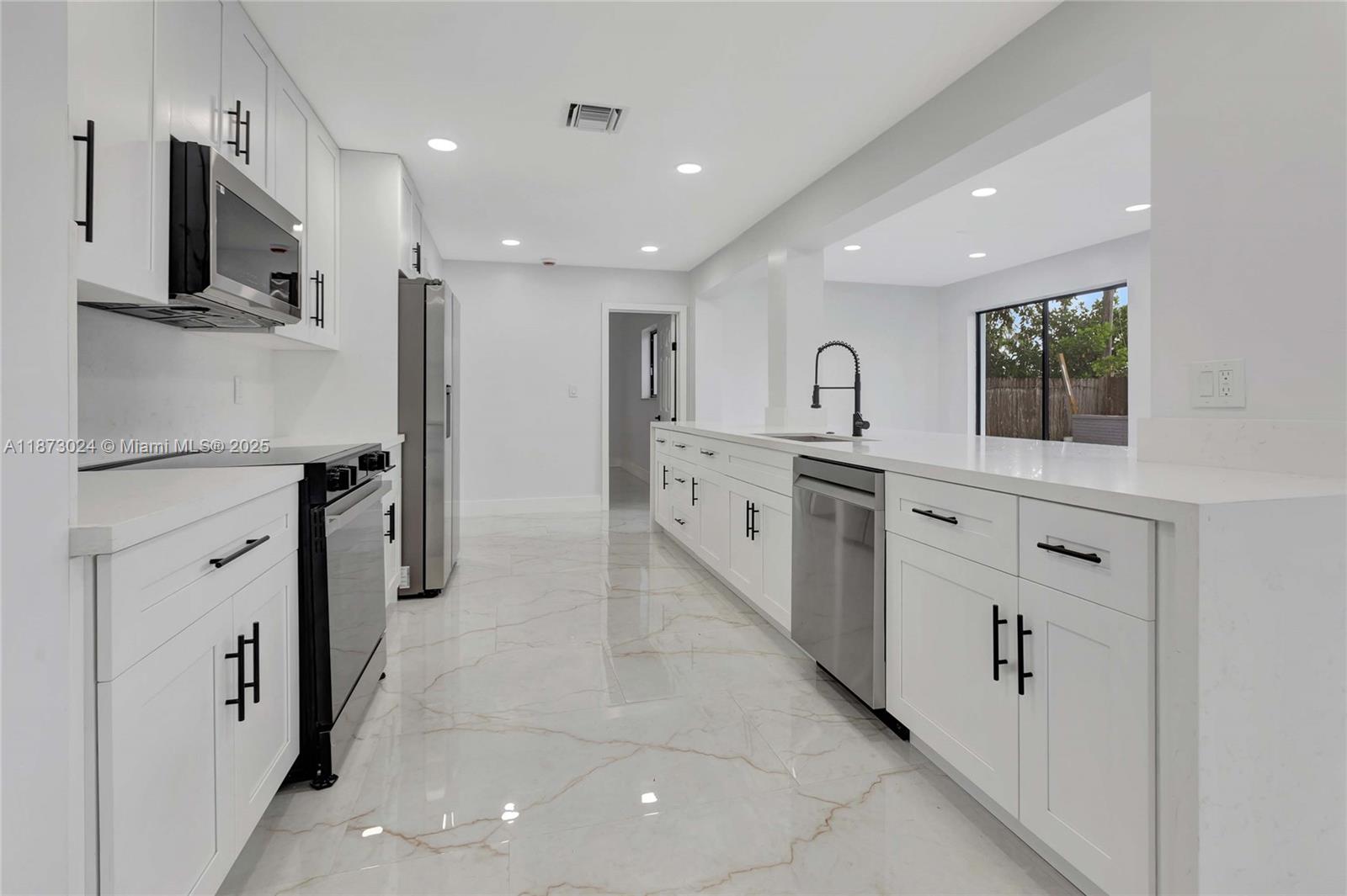 LAUDERDALE LAKES EAST GAT - Residential