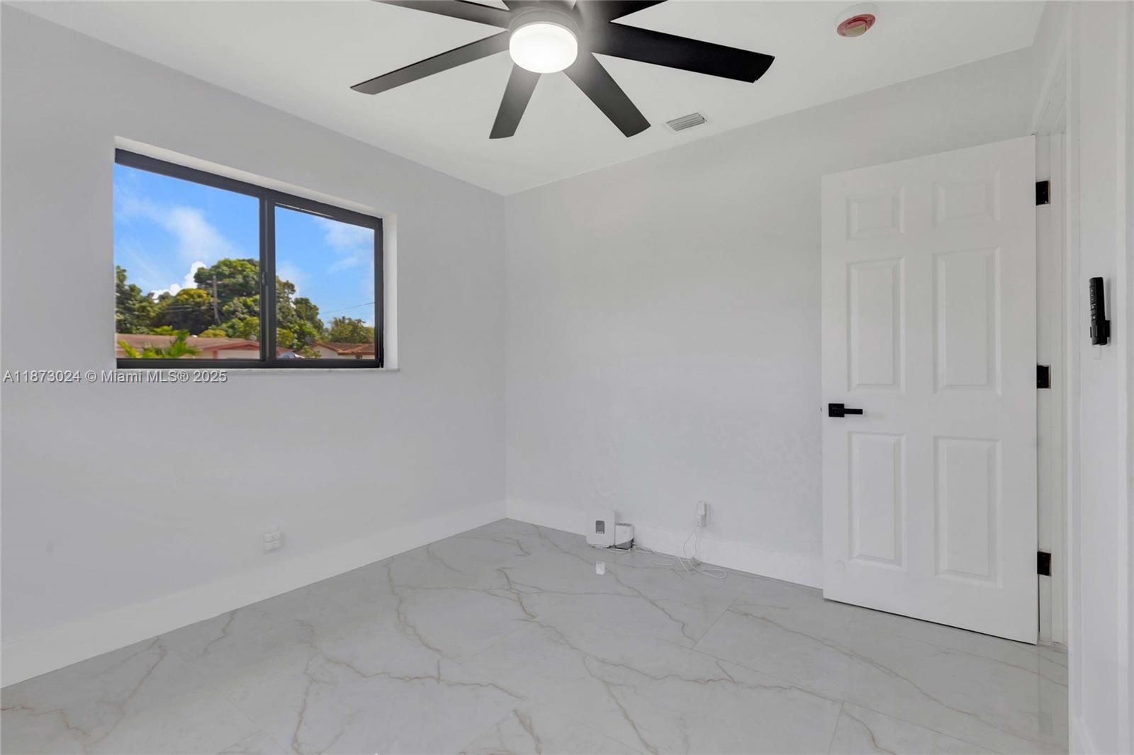 LAUDERDALE LAKES EAST GAT - Residential