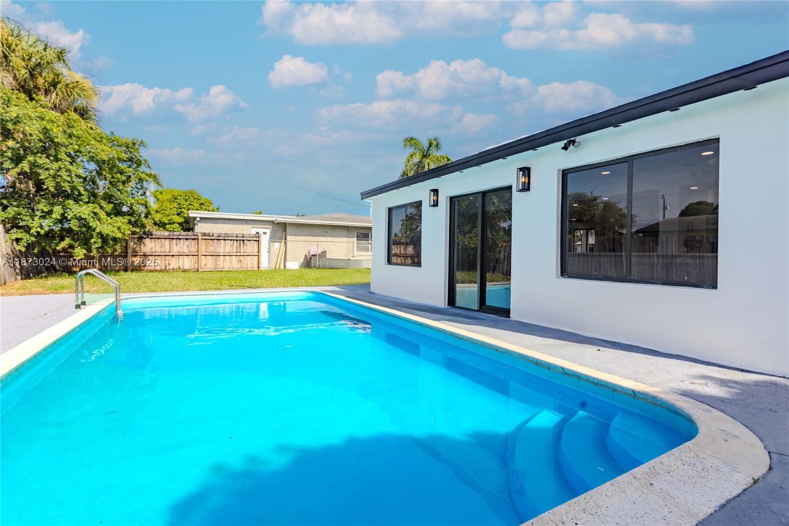 LAUDERDALE LAKES EAST GAT - Residential