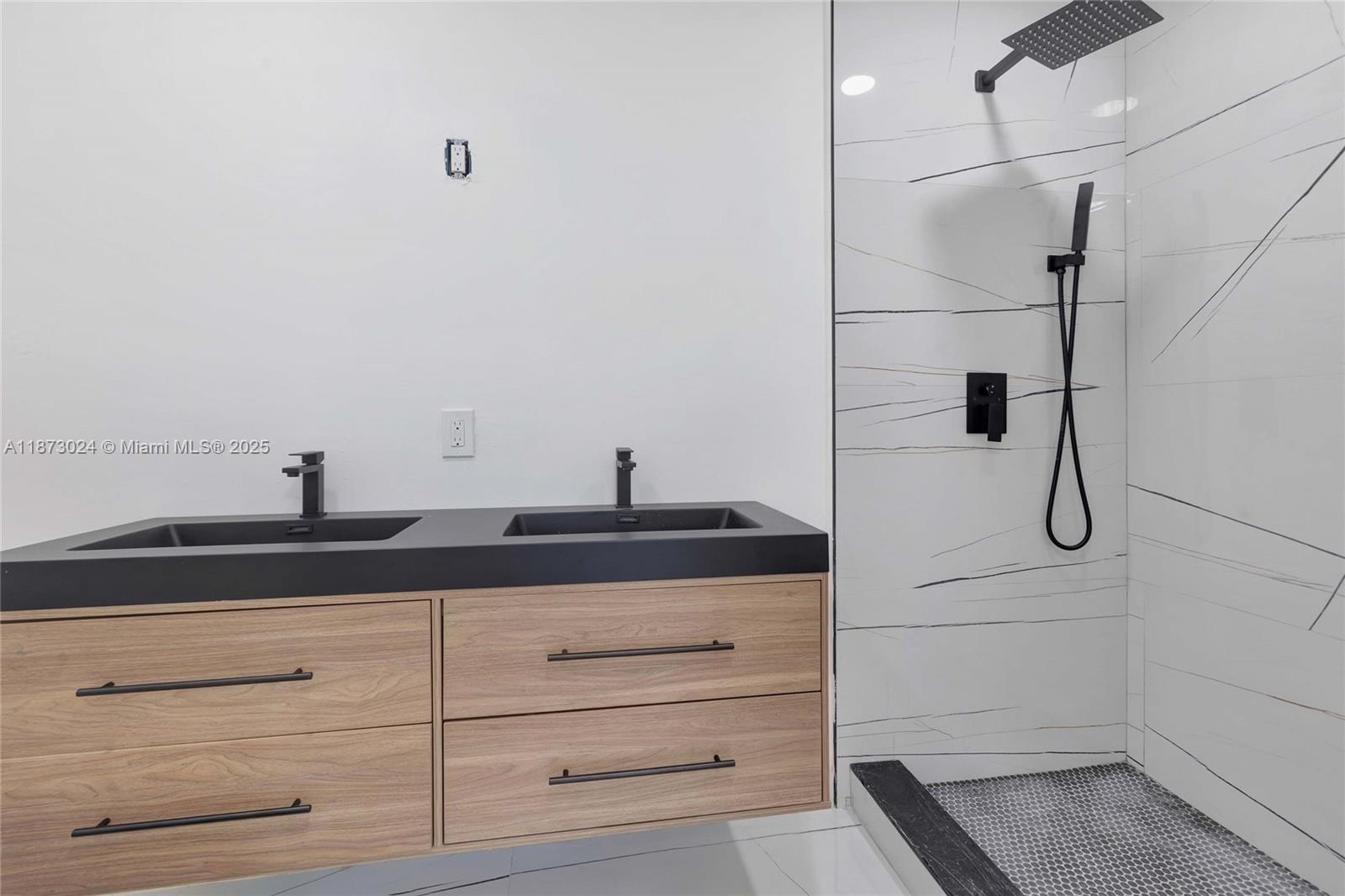 LAUDERDALE LAKES EAST GAT - Residential