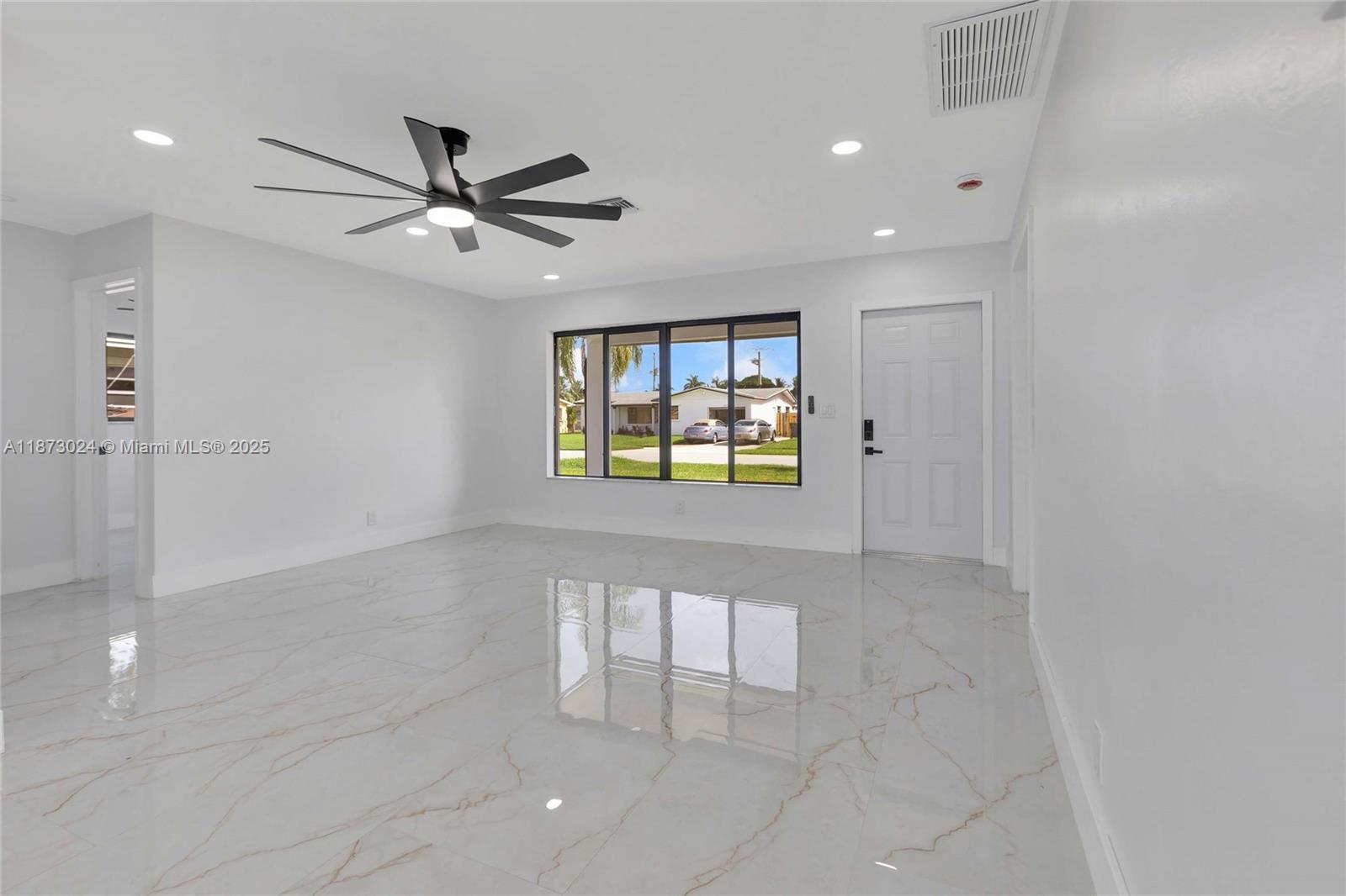 LAUDERDALE LAKES EAST GAT - Residential