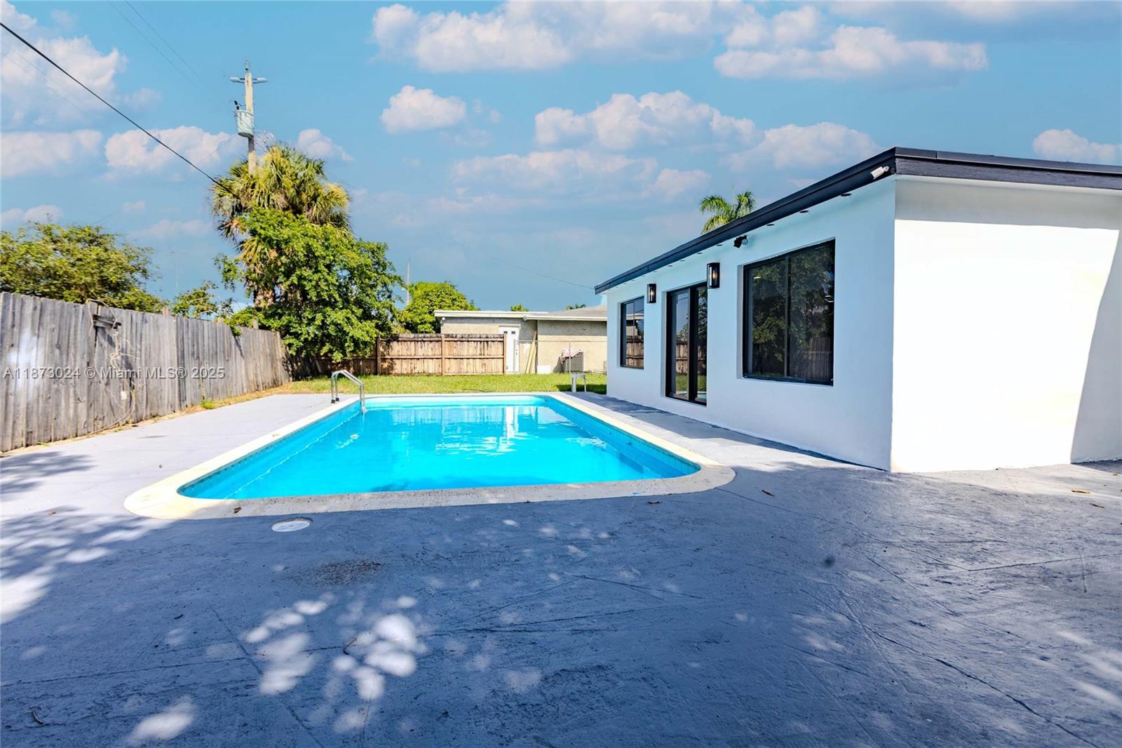 LAUDERDALE LAKES EAST GAT - Residential