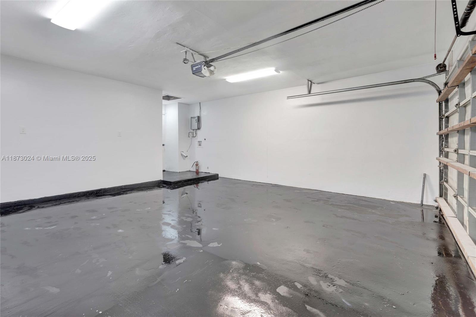 LAUDERDALE LAKES EAST GAT - Residential