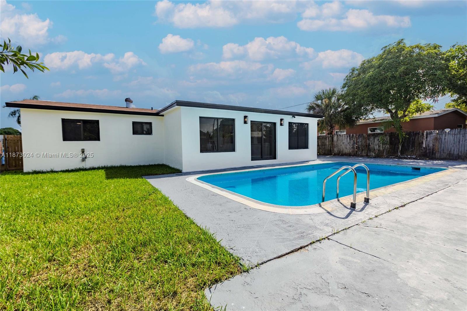 LAUDERDALE LAKES EAST GAT - Residential