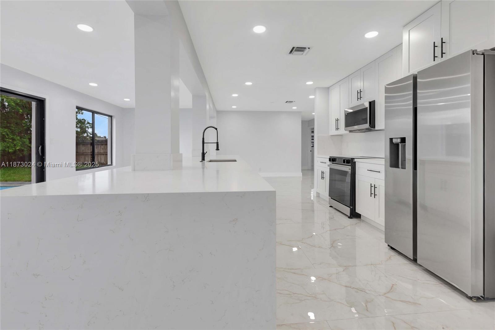 LAUDERDALE LAKES EAST GAT - Residential