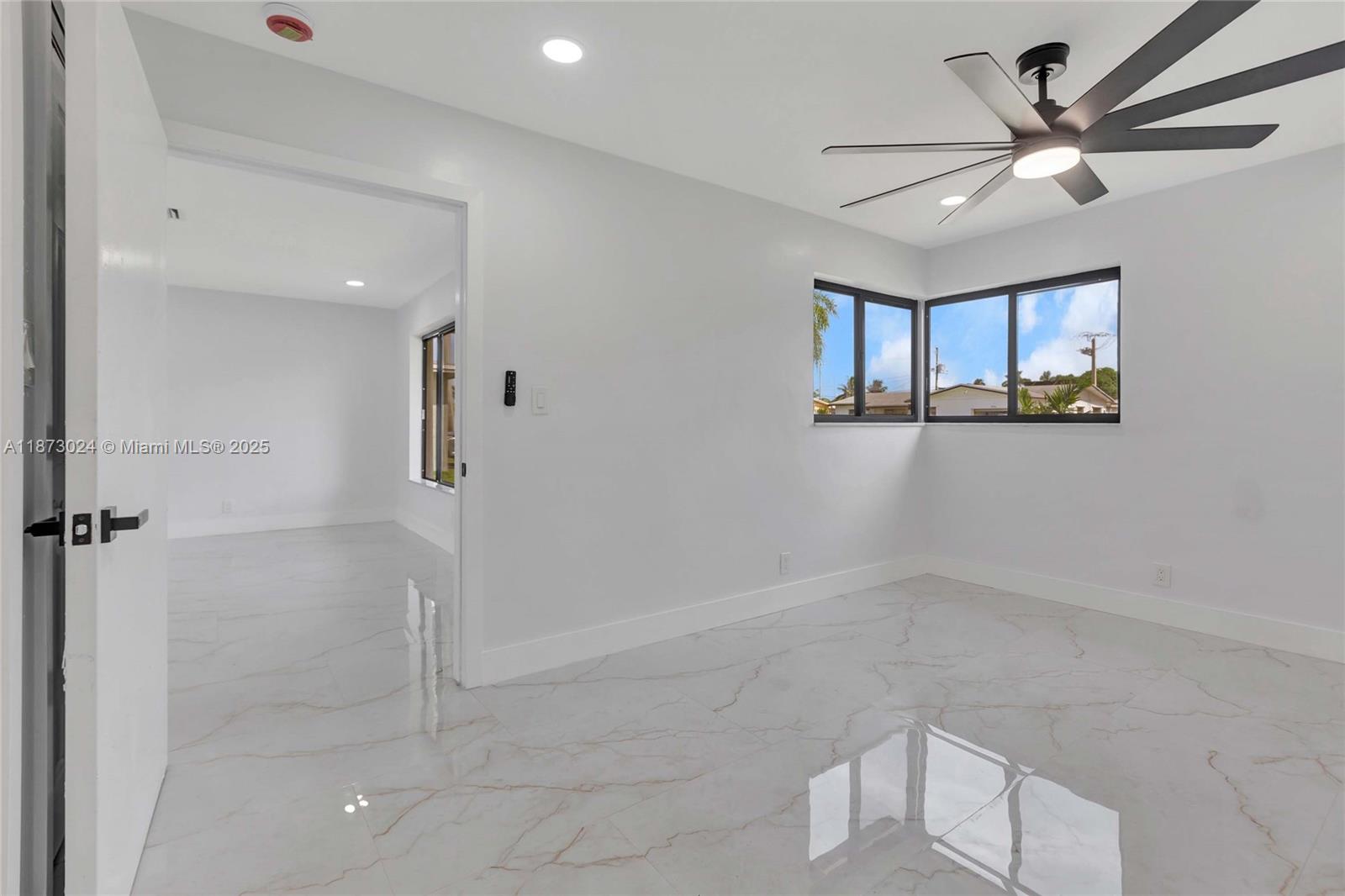 LAUDERDALE LAKES EAST GAT - Residential