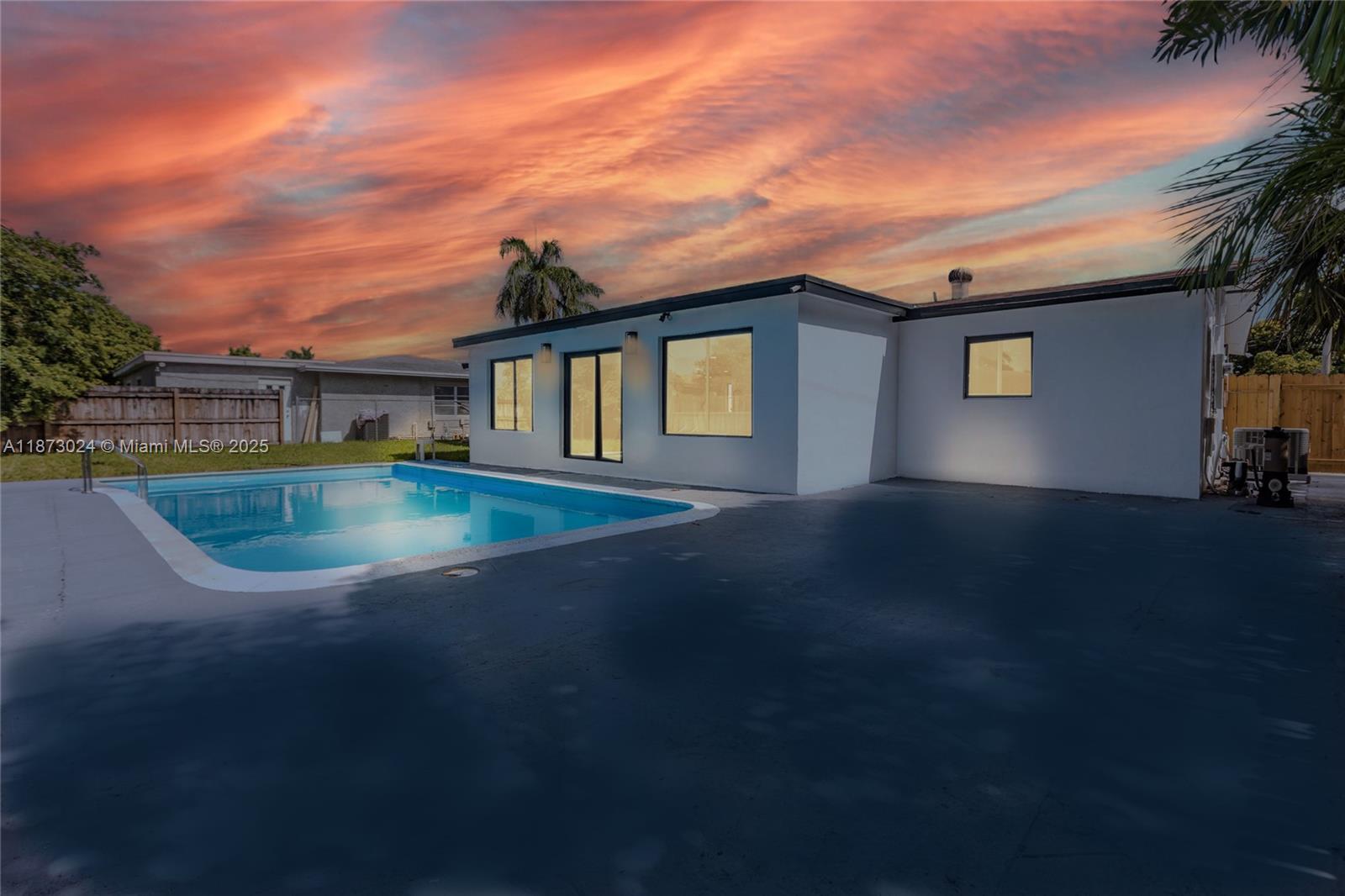 LAUDERDALE LAKES EAST GAT - Residential