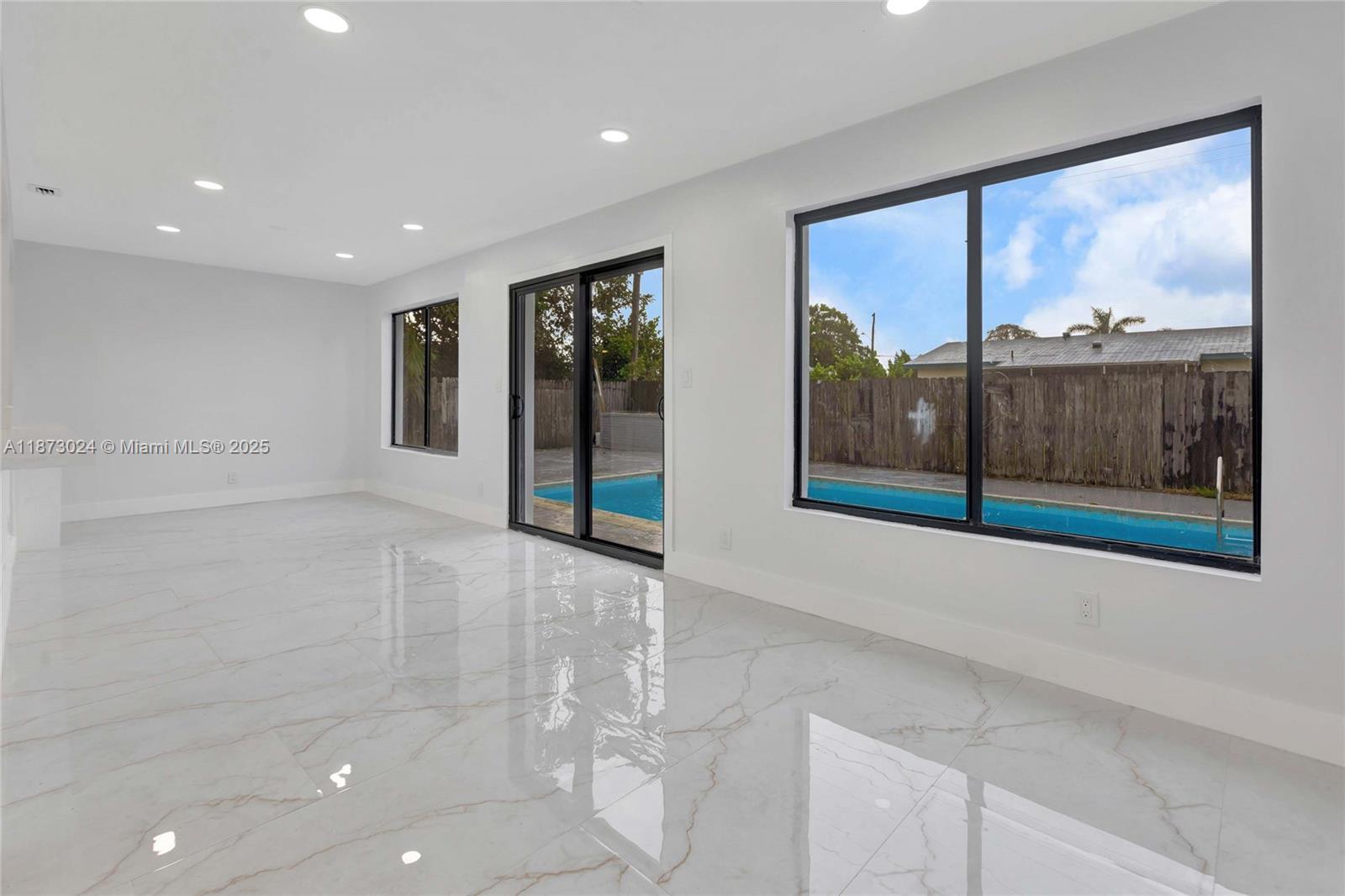 LAUDERDALE LAKES EAST GAT - Residential