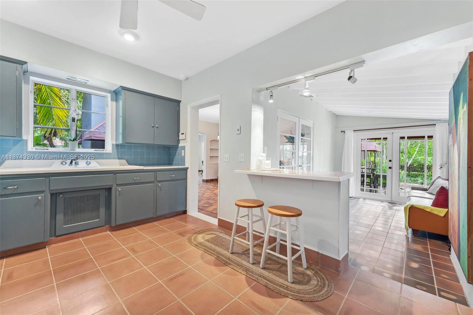 BAYSHORE PLAZA - Residential