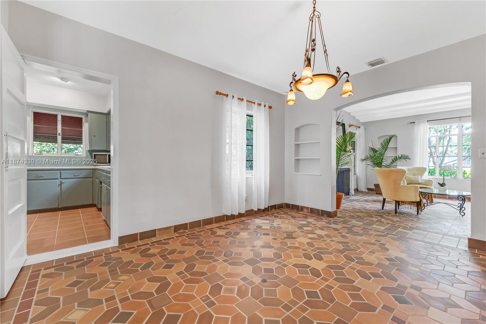 BAYSHORE PLAZA - Residential