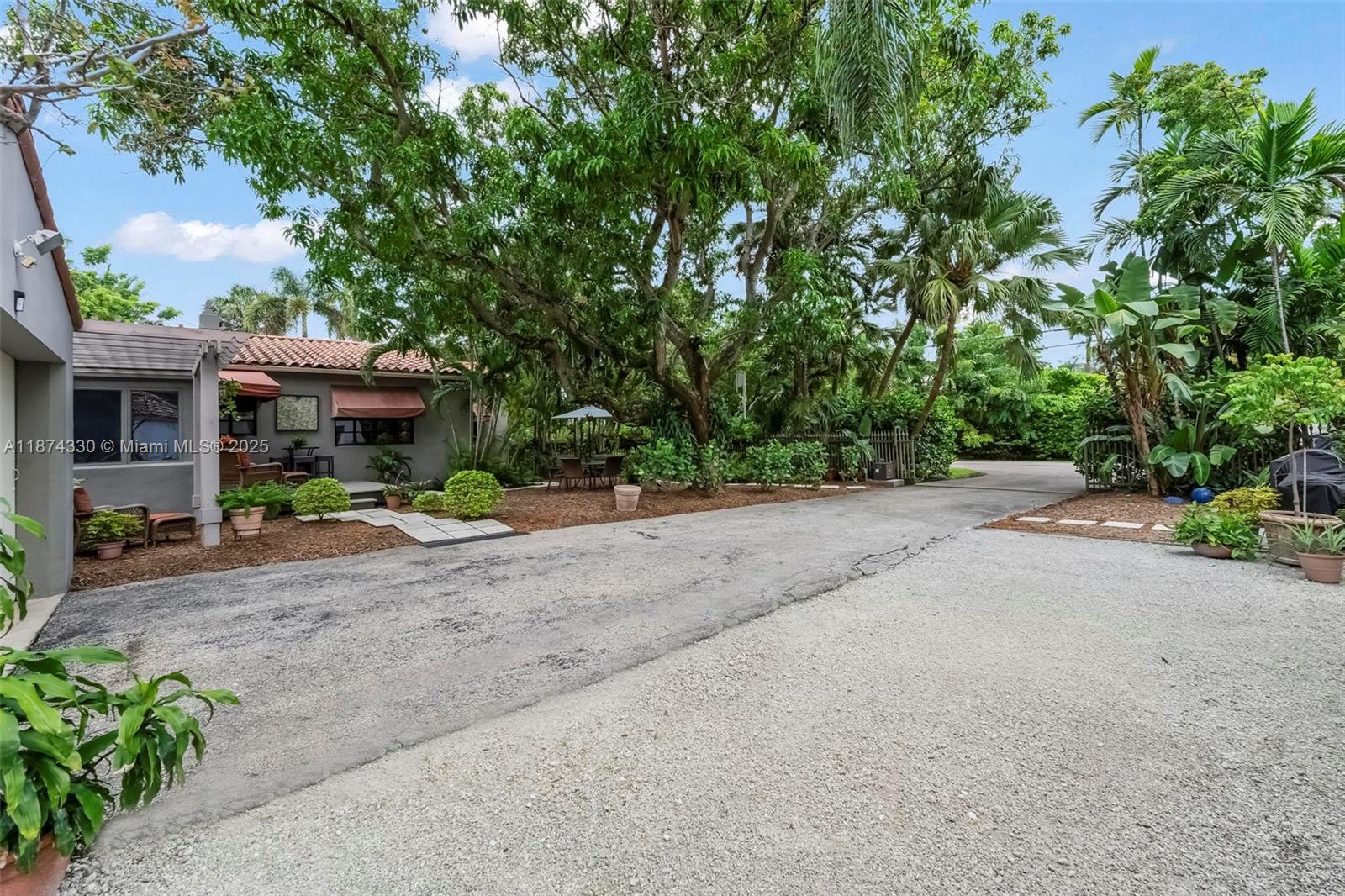 BAYSHORE PLAZA - Residential