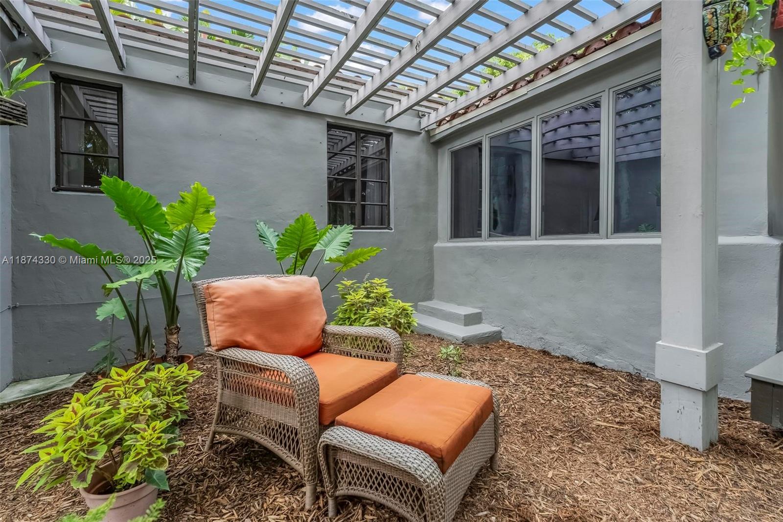 BAYSHORE PLAZA - Residential