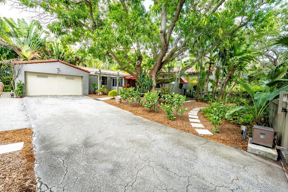 BAYSHORE PLAZA - Residential